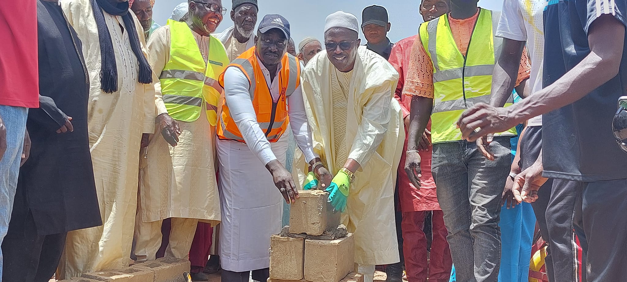 Minister first lumo