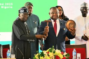 ECOWAS: Julius Maada Bio Succeeds Bola Tinubu in a Context of Uncertainty About the Future of the AES